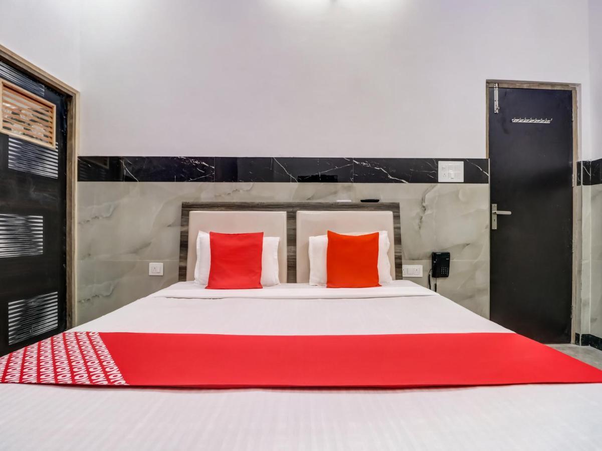 Oyo Flagship 83121 Hotel Rose Vip Сахаранпур Экстерьер фото