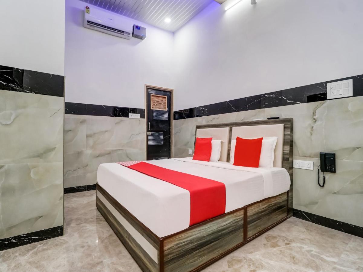 Oyo Flagship 83121 Hotel Rose Vip Сахаранпур Экстерьер фото